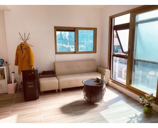 홍대 작업실 쉐어합니다 :D ( 상수역 1분거리)