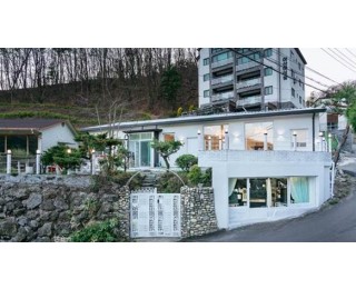 자연친화적인 공간과 모던한 인테리어로 구성된 사무공간 쉐어합니다.