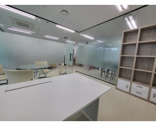 성남 SKV1타워 10층 룸2개 각 룸 사무실공유