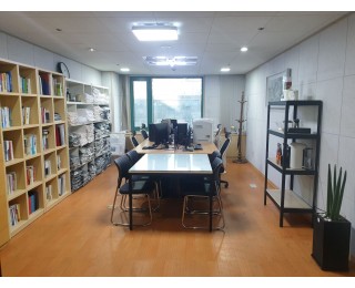 강남 도곡동 도곡역 근처 깔끔하고 깨끗한 사무실 쉐어 합니다.