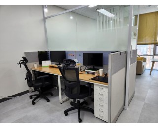 금정역과 가까운 18층 사무실 4인 자리 공유합니다.