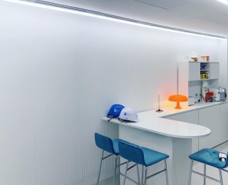 서초역 도보5분, 세련되고 깔끔한 화이트톤 20평 IT사무실 (1인~5인 구함)