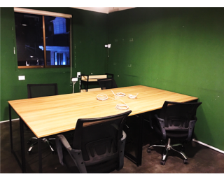 상수/합정 역세권 사무실 4자리 쉐어합니다 (독립룸)