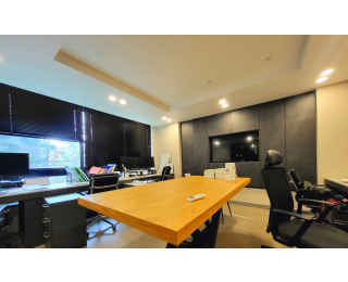 양재역 1번 출구 도보 1분거리 사무실 입주 인원을 모집합니다.