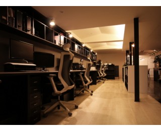 넓고 저렴한 디자인 오피스를 활기찬 분위기로 같이 공유하실 분 찾습니다!