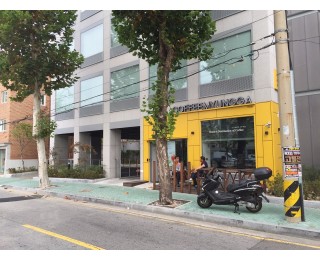 아주 깨끗한 사무실입니다.