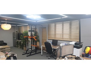 아담한 사무실에서 함께 열정을 불태울 오피스 동지를 모십니다.