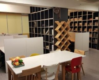 깨끗하고 조용한 사무실. 공유/쉐어합니다.