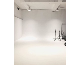 학동역부근 대형호리존 스튜디오 쉐어 실장님 구합니다.