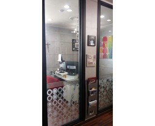 2~3인 단독룸 / 넓은 창가, 벽걸이 에어컨 구비, 5평