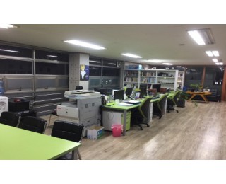 넓고 쾌적한 충무로 사무실 공유합니다. 팀으로 오시는분 환영합니다.. 공간 재배치 가능~~