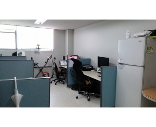 사무실 공유합니다.