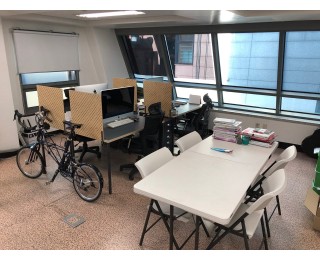 홍대입구역, 사무실 같이 쓰실 분~