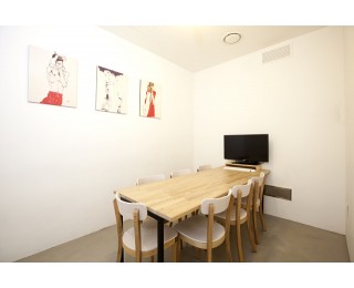 강남역 2호선 1분거리 멋진 코워킹스페이스 안에 독립공간 쉐어합니다.