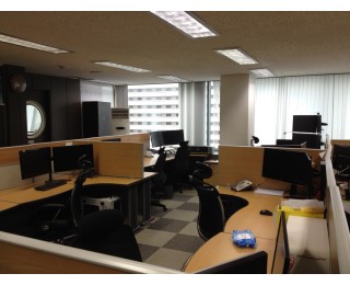 역삼역 사거리 전망좋은 10층 사무실 쉐어합니다.